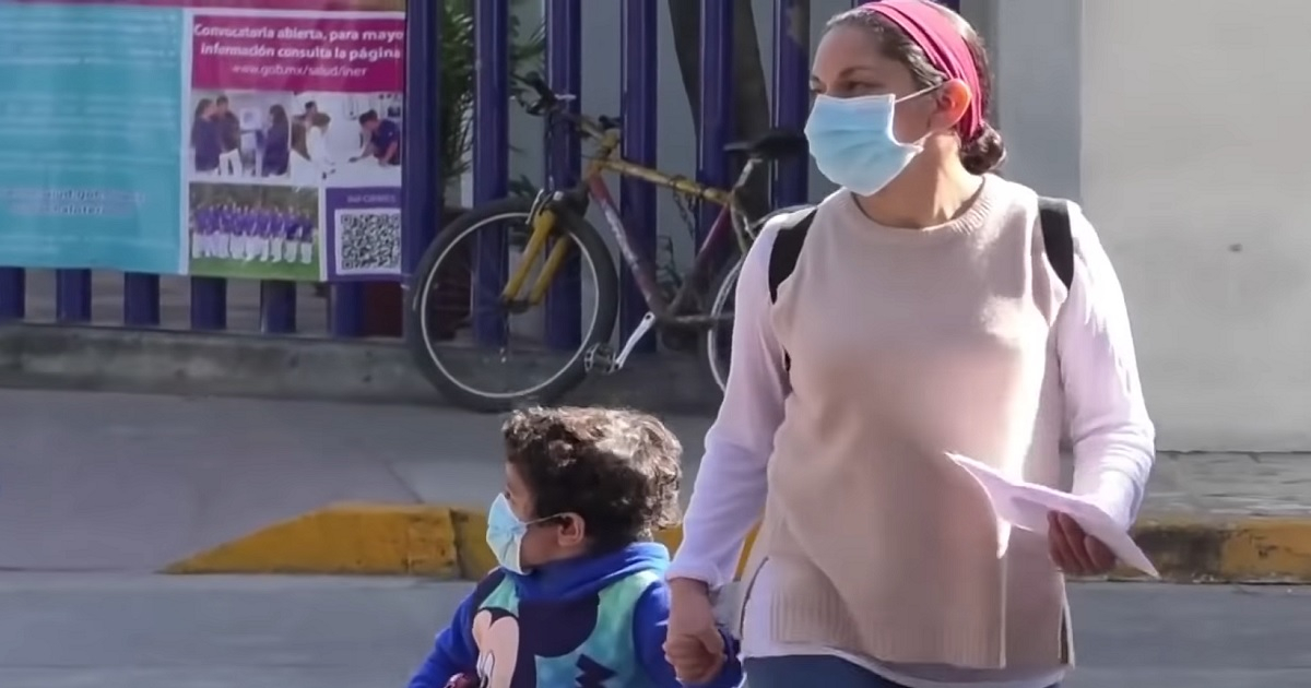 Personas en México se protegen del Coronavirus (Imagen referencial) © Captura de Youtube/El Pais