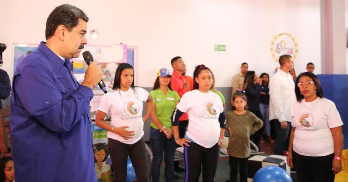 Maduro y mujeres venezolanas embarazadas © Twitter