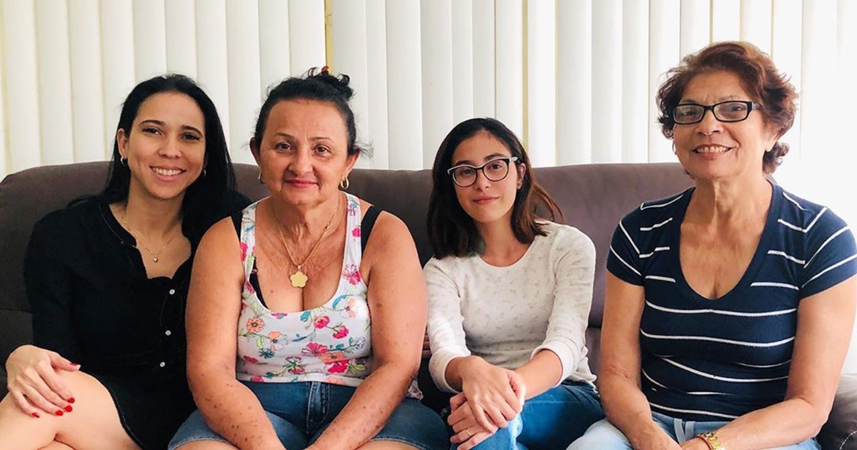 Yuliet Cruz junto a su mamá y la madre e hija de Leoni Torres © Instagram de la artista