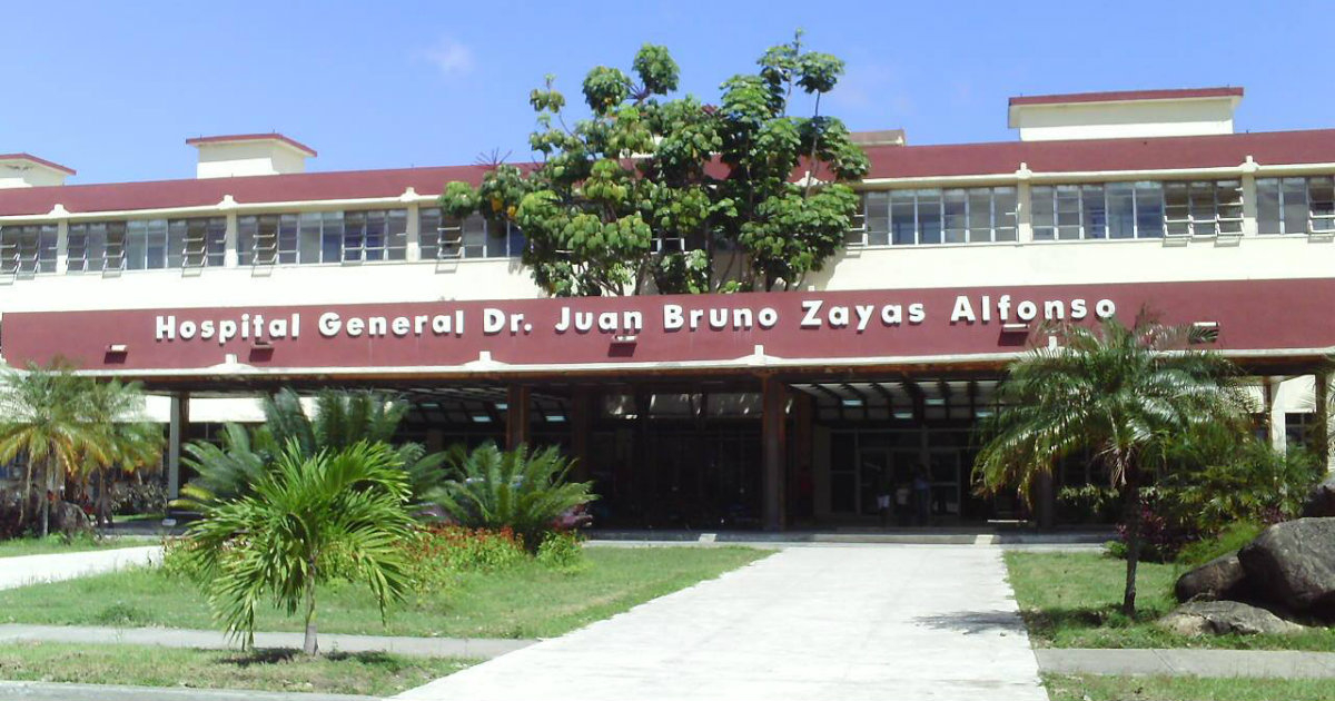 Entrada del Hospital General "Juan Bruno Zayas Alfonso", en Santiago de Cuba © Facebook