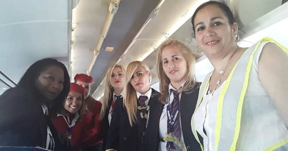 Primera tripulación de mujeres cubanas © Facebook / FMC