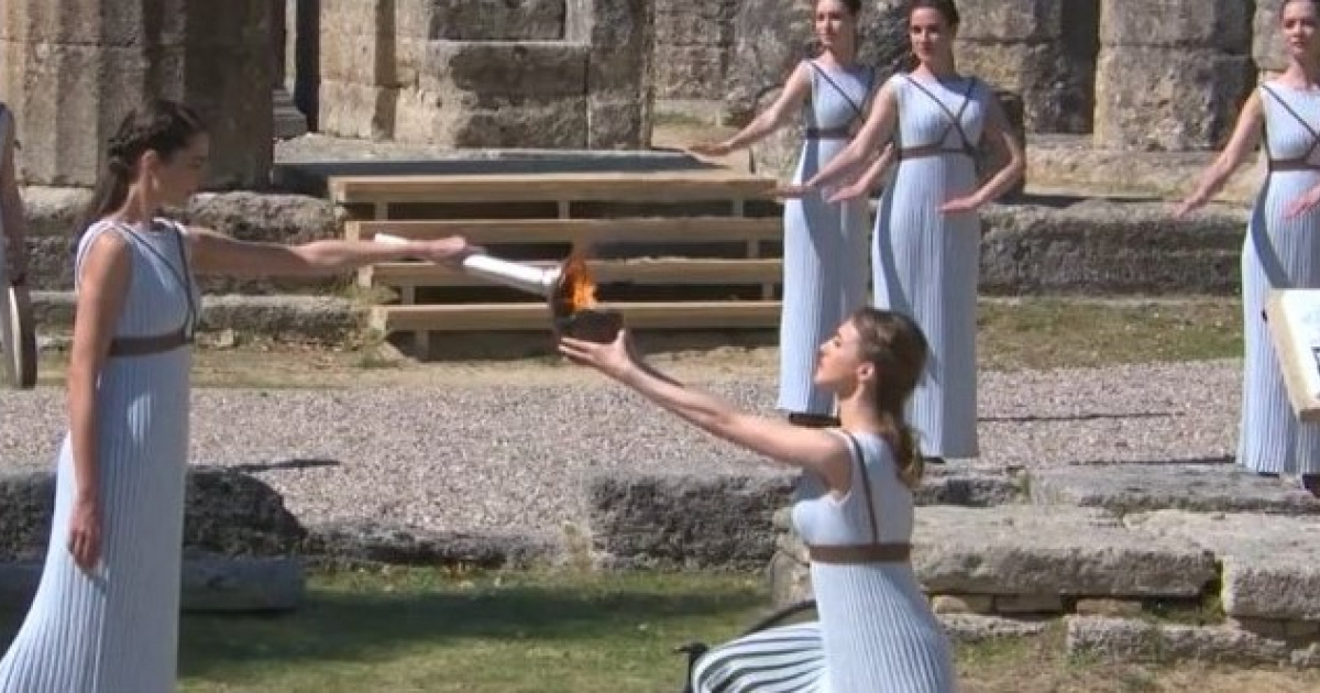 Ceremonia del relevo de la antorcha olímpica en Grecia © Captura de video de youtube