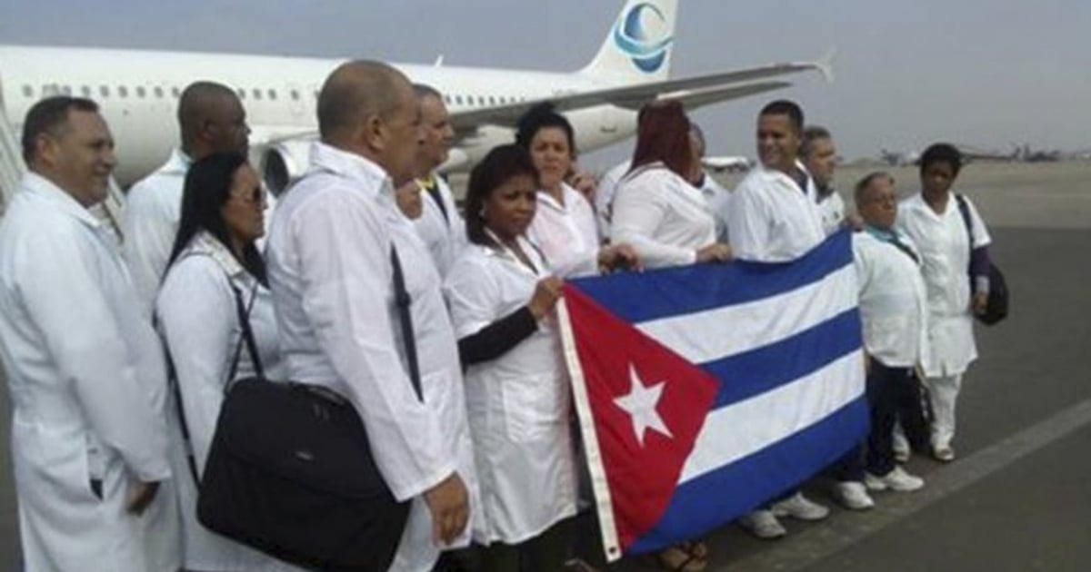 Médicos cubanos de misión internacionalista. © Granma
