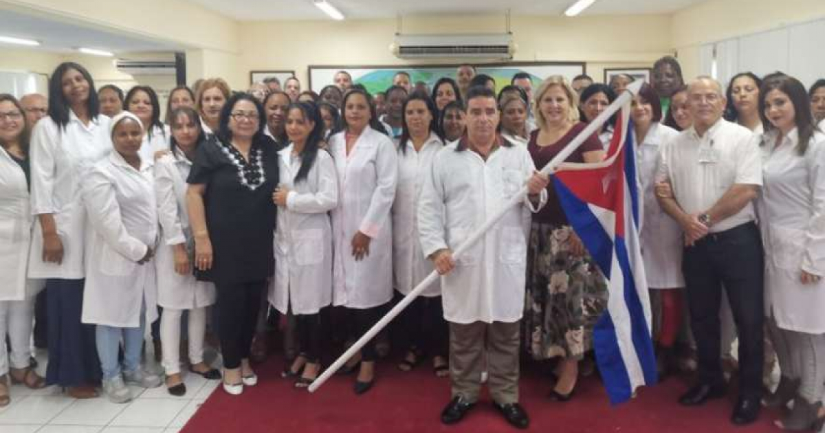 Médicos cubanos que viajarán a Surinam y Granada © Rodrigo Malmierca Díaz/ Twitter