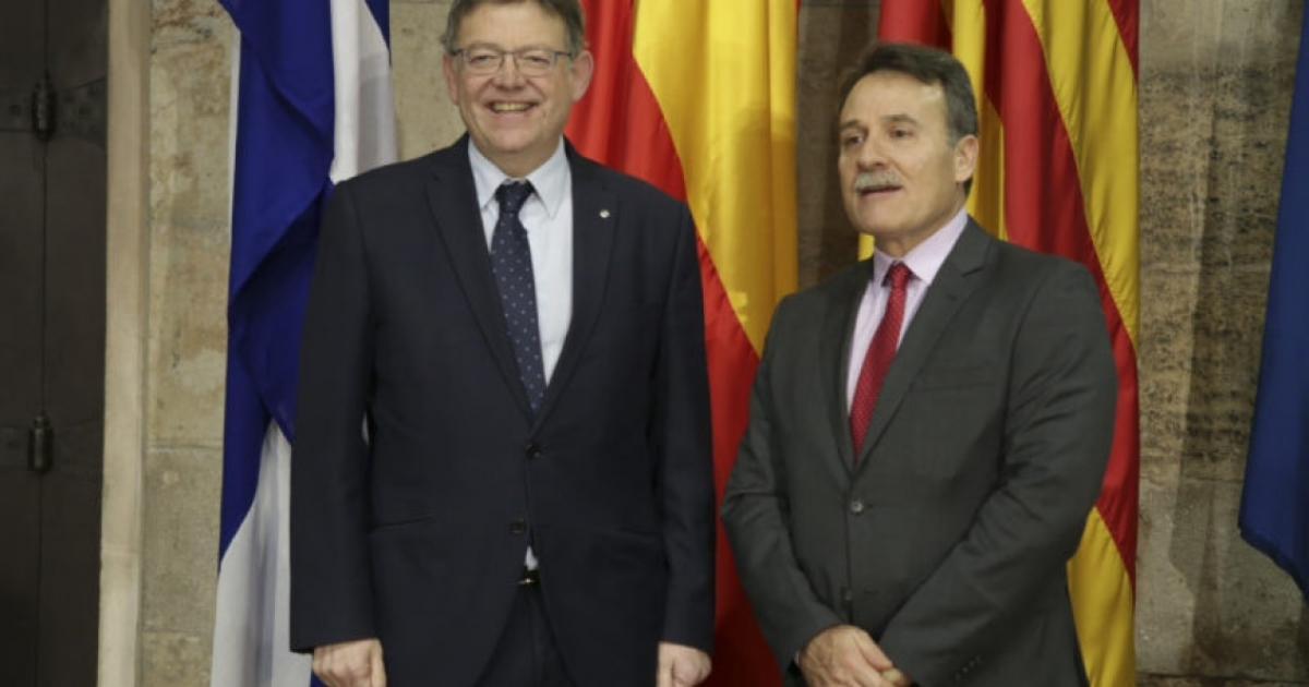 Presidente valenciano (i) y Gustavo Machín, embajador de Cuba en España © Comunicavalencia.es