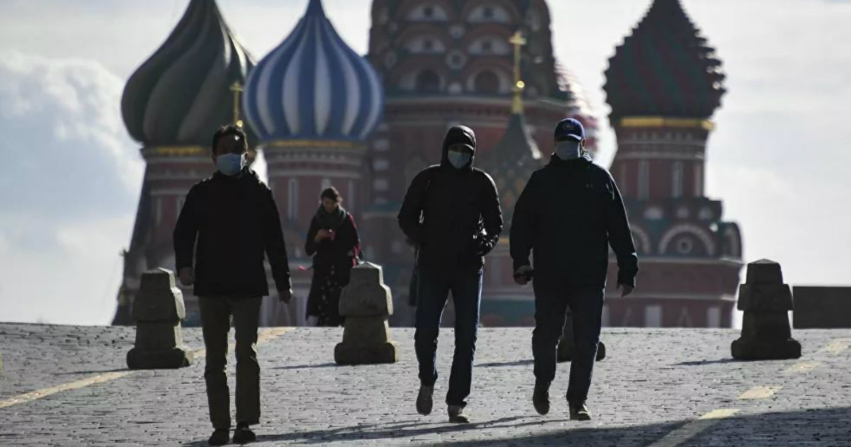 Ciudadanos rusos portando nasobucos © Sputnik / Maxim Blinov
