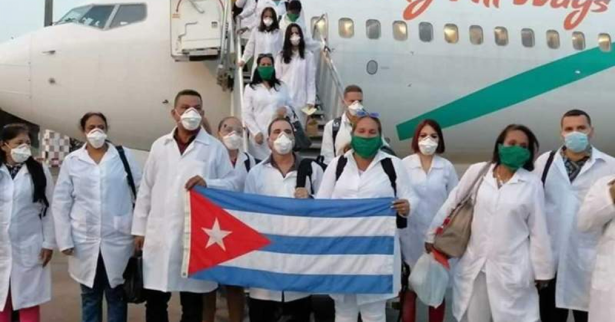 Médicos cubanos llegando a Surinam © Cubainformación