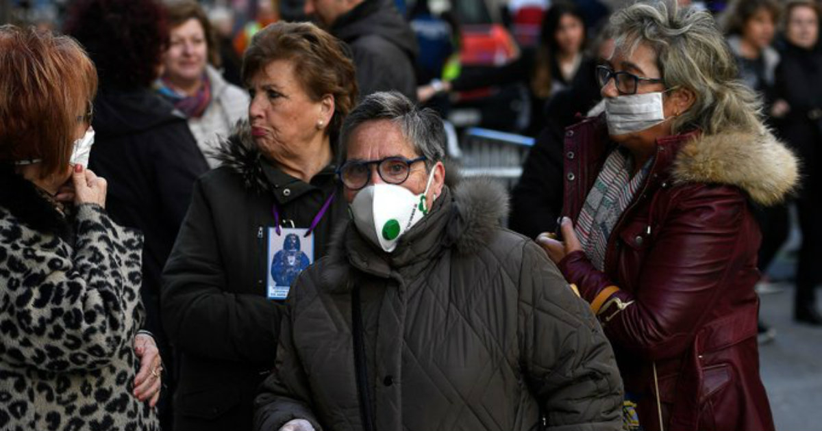Ciudadanos españoles portan mascarillas contra el coronavirus © RTVE.es