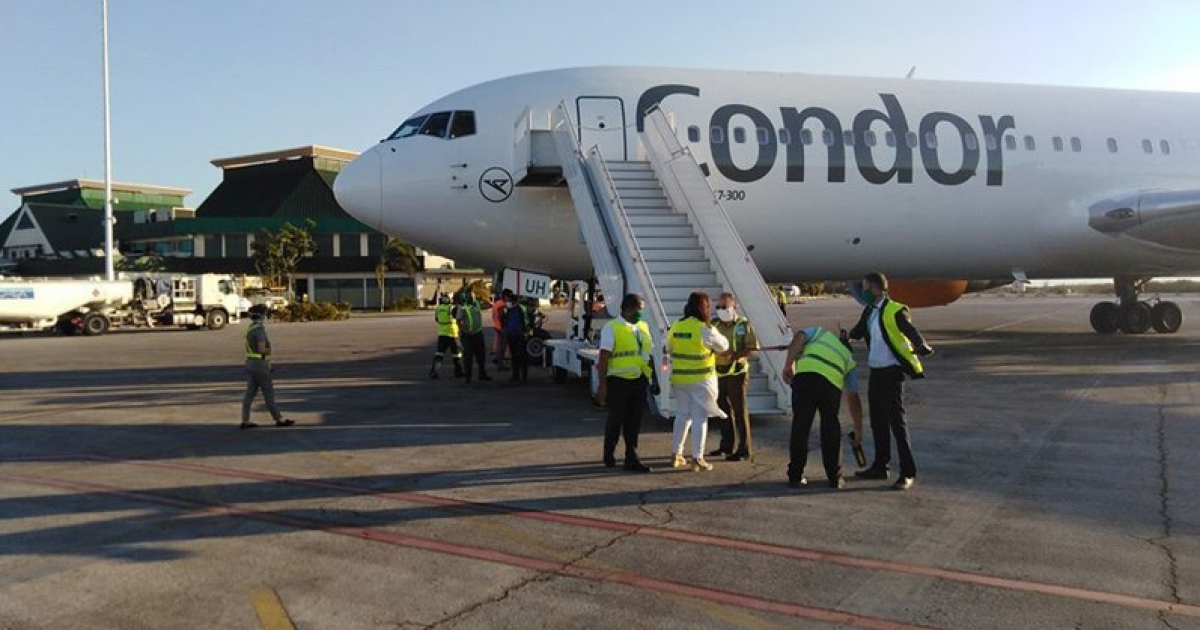 Boeing 767 de la aerolínea Condor, procedente de Managua. © Ahora.cu / Miguel Andrés Peña 