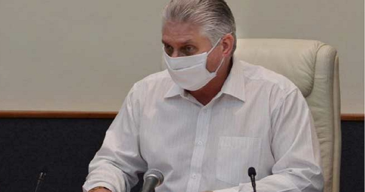 Miguel Díaz-Canel usando nasobuco. © Radio Coco