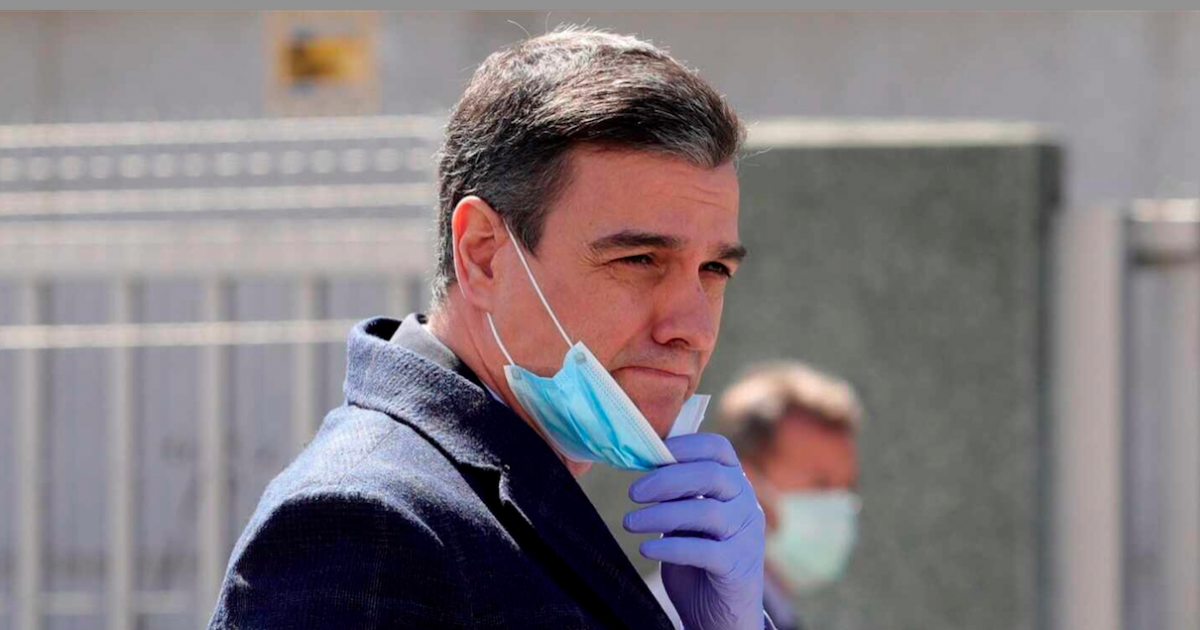 Pedro Sánchez con mascarilla durante una visita a la fábrica Hersill © Twitter