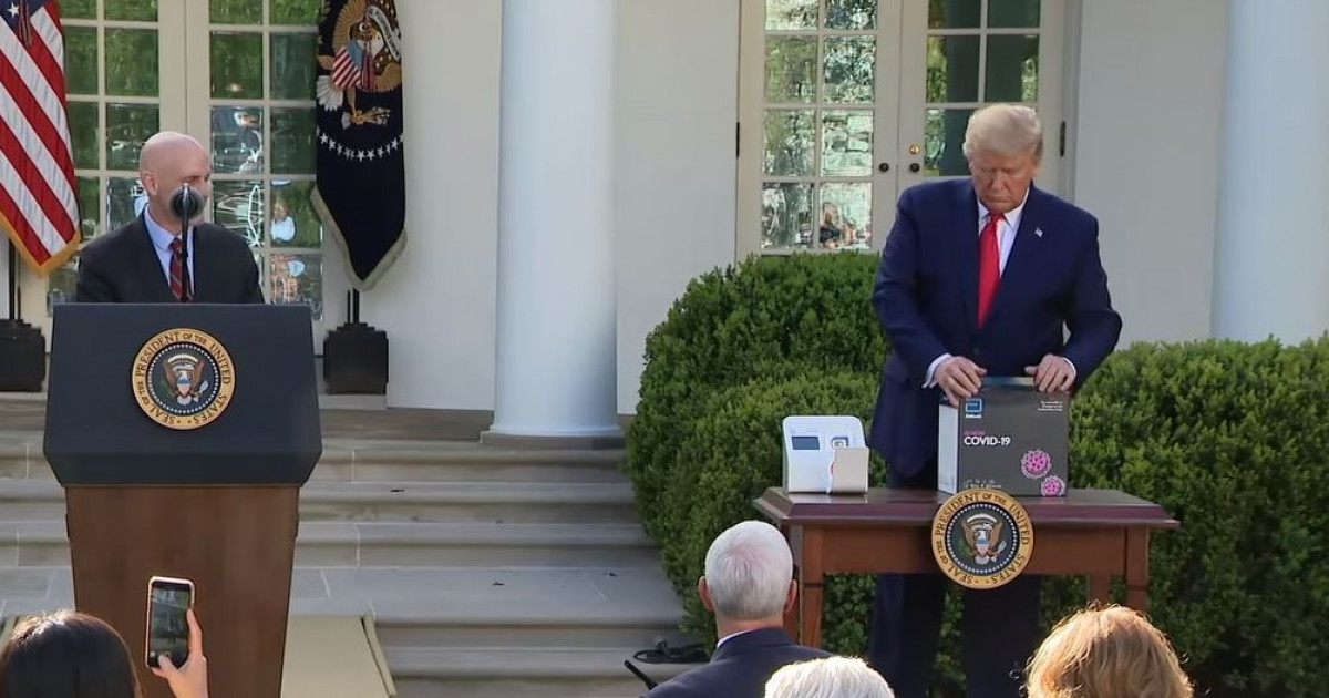 Donald Trump presenta kit de pruebas © Captura de video / Casa Blanca