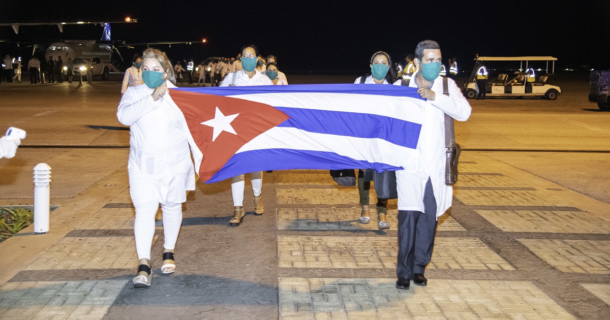 Enfermeras cubanas llegan a Barbados © Twitter / Cancillería cubana