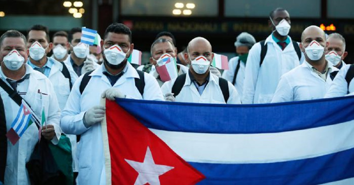 Médicos cubanos © Granma
