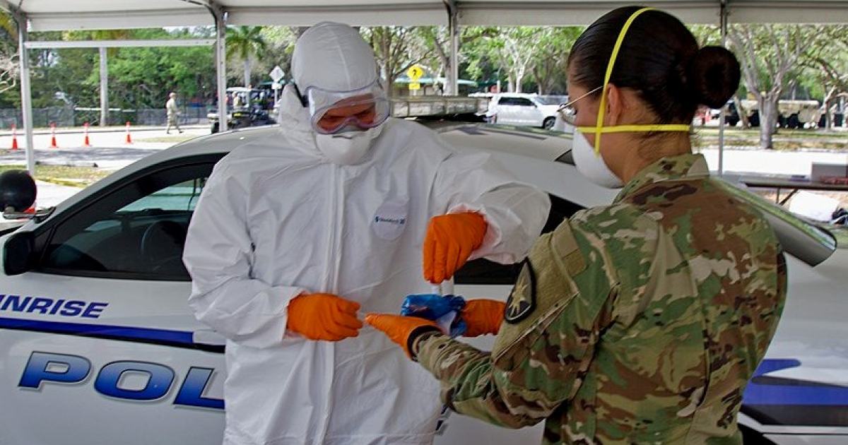 Guardia Nacional de Florida con pruebas de coronavirus © Florida National Guard vía Wikipedia