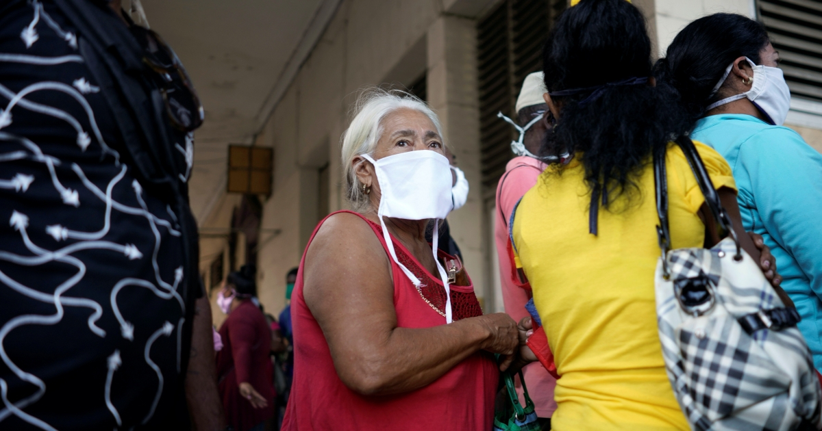 Mujer con mascarilla en Cuba. (imagen de referencia) © REUTERS / Alexandre Meneghini