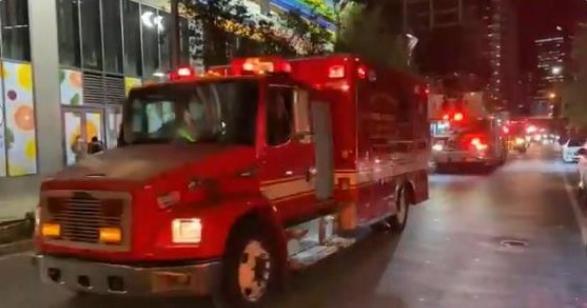 Caravana de bomberos en Miami © Miami Fire Rescue/ Twitter