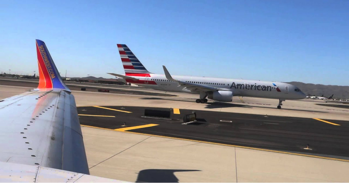 Un avión de Southwest y uno de American Airlines © YouTube/screenshot