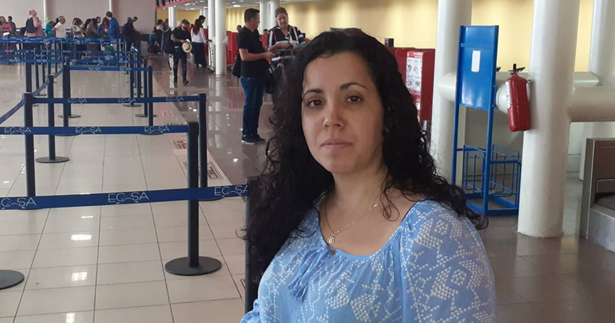 La periodista independiente cubana Camila Acosta en el Aeropuerto de La Habana © Facebook / Camila Acosta