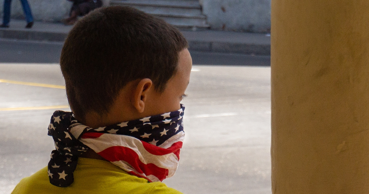 Un niño cubano con nasobuco en La Habana. (imagen de referencia) © CiberCuba