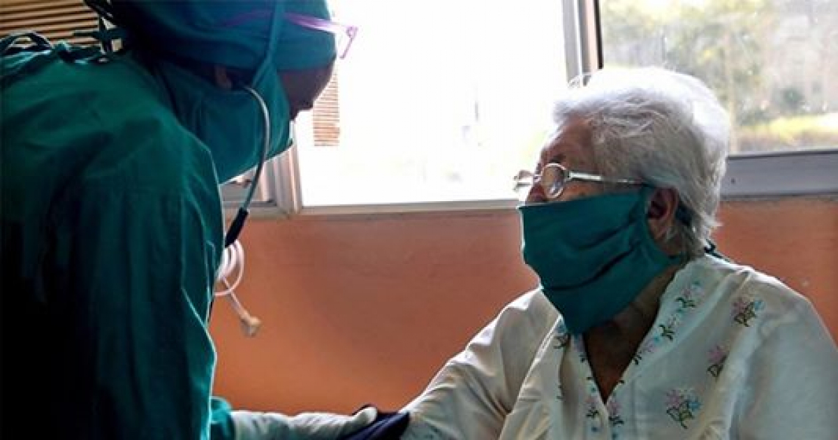 Enfermera atendiendo a paciente (Imagen referencial) © Cubadebate
