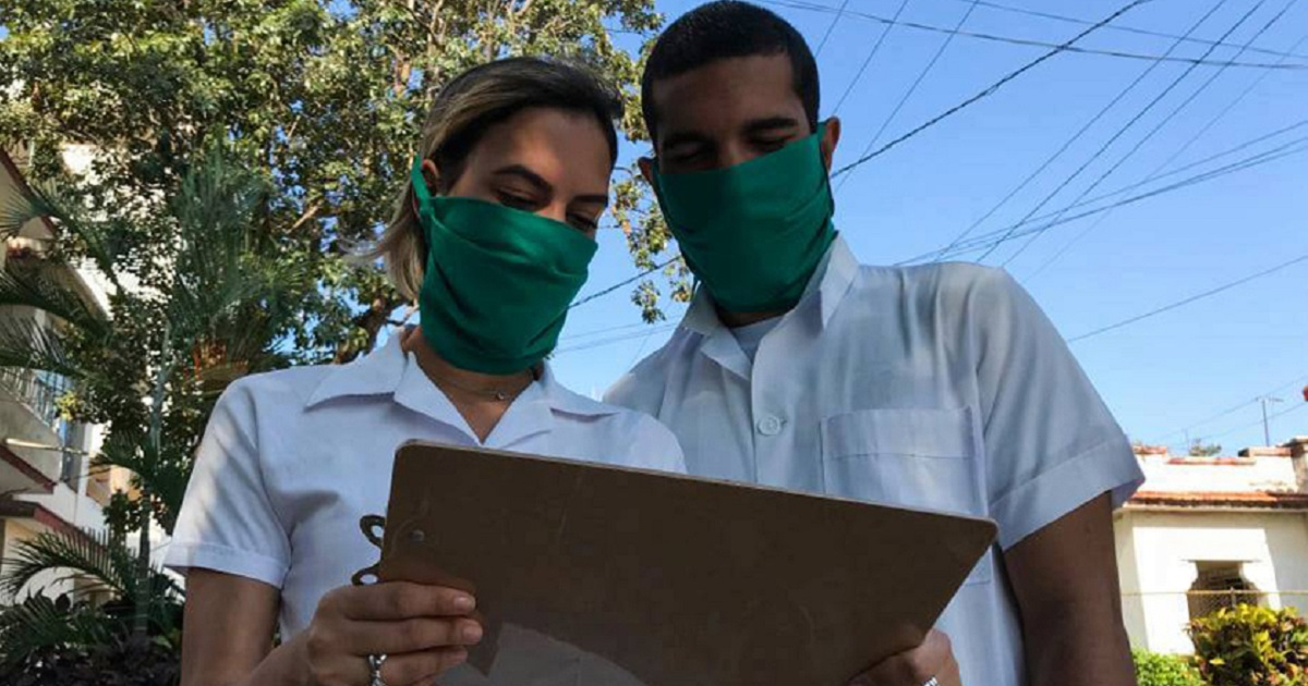 Estudiantes de Medicina realizando pesquisa en Cuba (imagen de referencia). © ACN