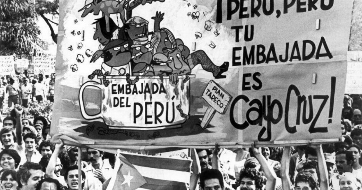 Marcha de repudio contra cubanos refugiados en Embajada de Perú en La Habana © El Nuevo Herald