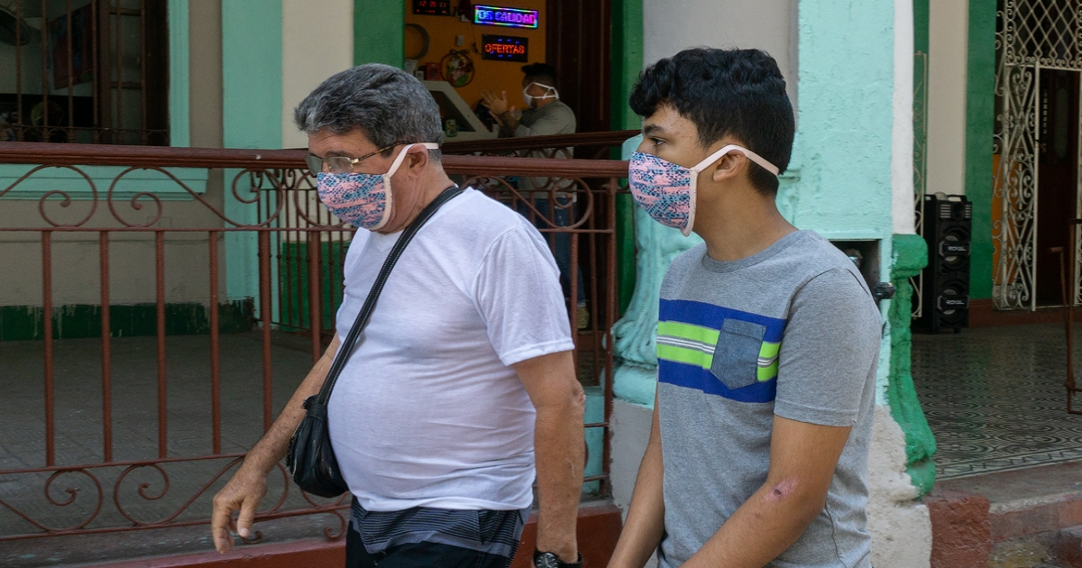 Cubanos con mascarillas. (imagen de referencia) © CiberCuba