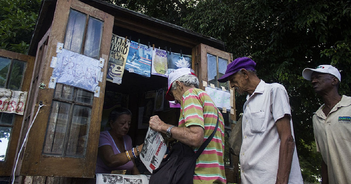 Venta de periódicos en La Habana (imagen de referencia). © Cubahora