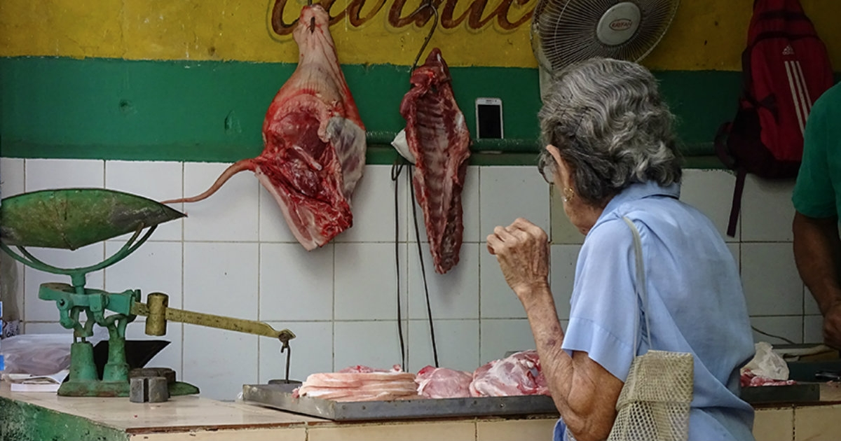 Venta de carne en un mercado de La Habana © CiberCuba