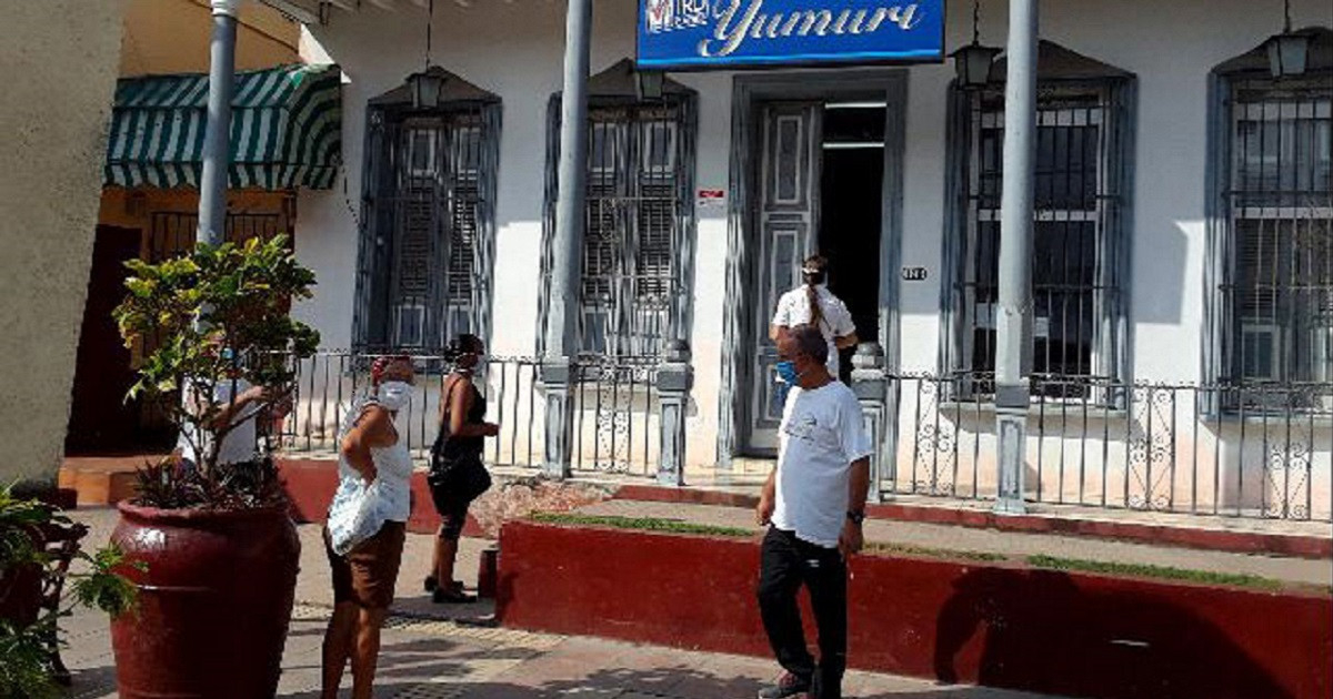 Cubanos en Baracoa © ACN