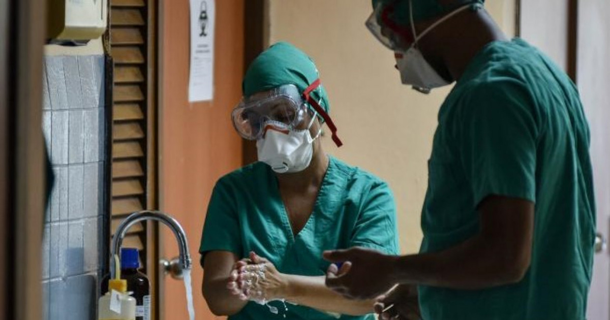 Médicos cubanos © Granma/ Ariel Cecilio Lemus