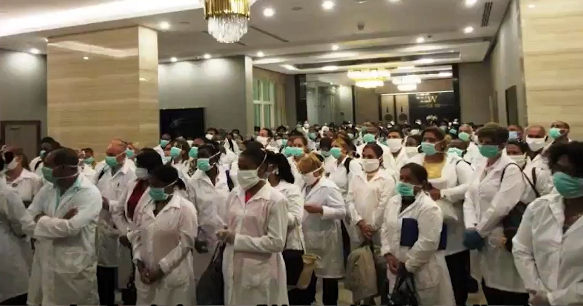 Médicos cubanos en Qatar. © Twitter/Minrex