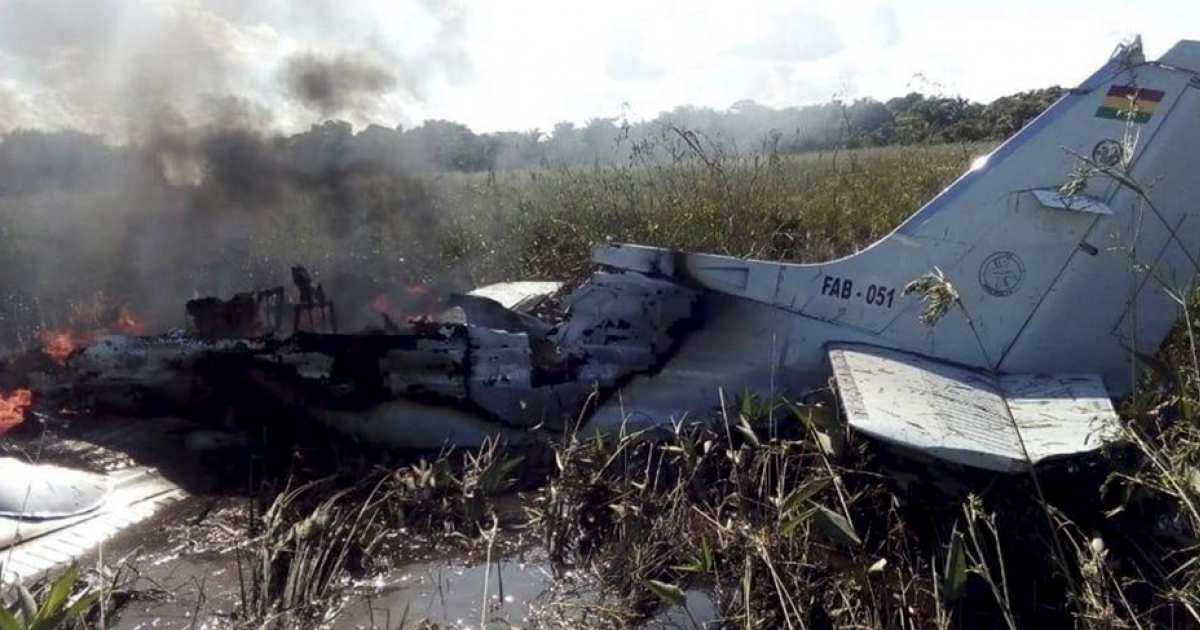 Restos de la avioneta militar que sufrió el accidente © Twitter