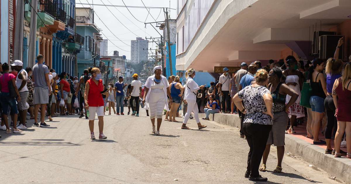 Colas en La Habana © CiberCuba