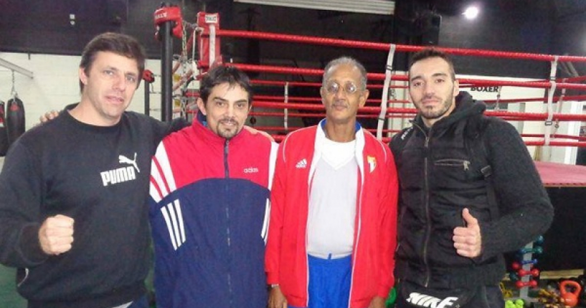 Viciedo, tercero de izquierda a derecha, durante una estancia de trabajo en Argentina © Osvaldo C. Vento Montiller/ Twitter