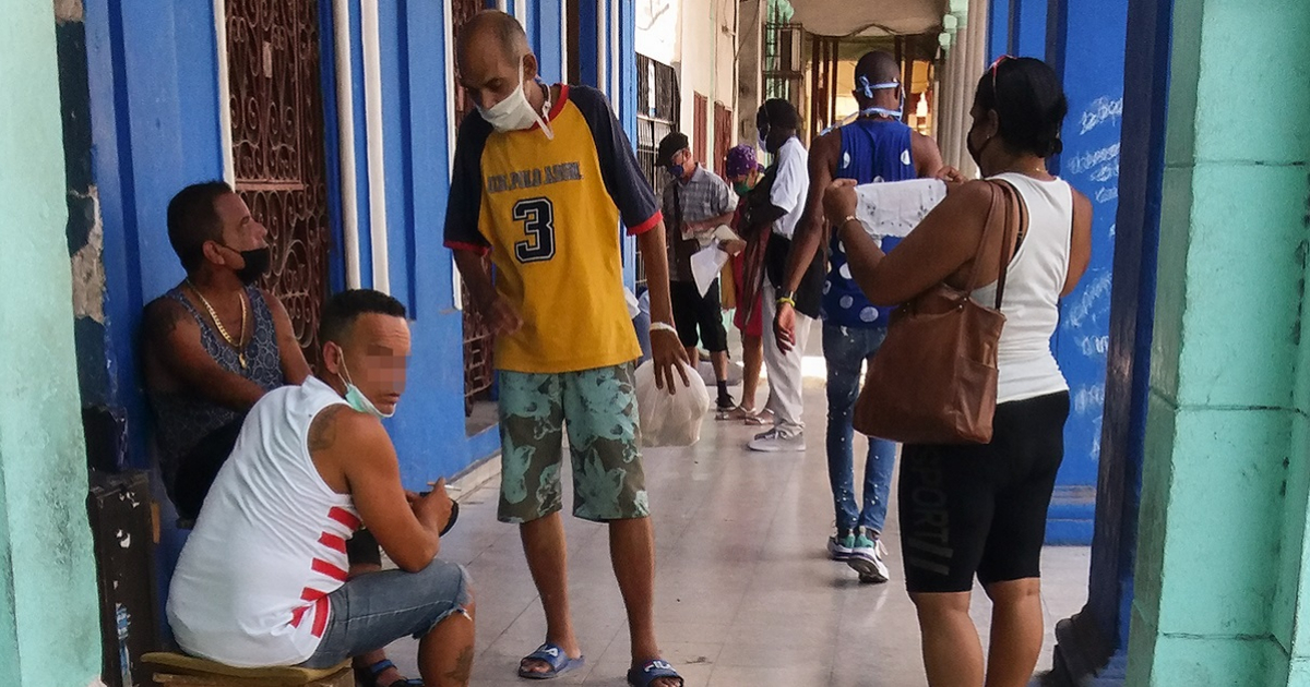 Cubanos durante el coronavirus © CiberCuba