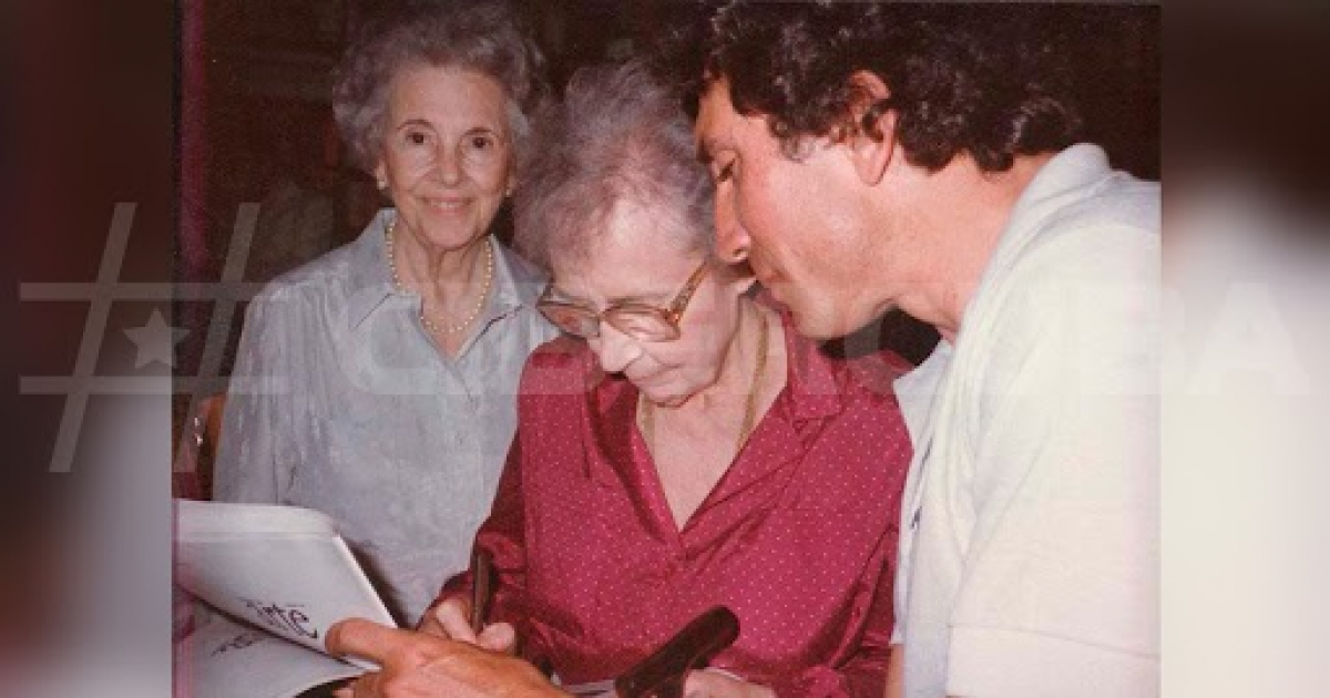 De izquierda a derecha: María Teresa de Rojas (Titina), Lydia Cabrera y Reinaldo Arenas. © Colección Privada de Nancy Pérez-Crespo
