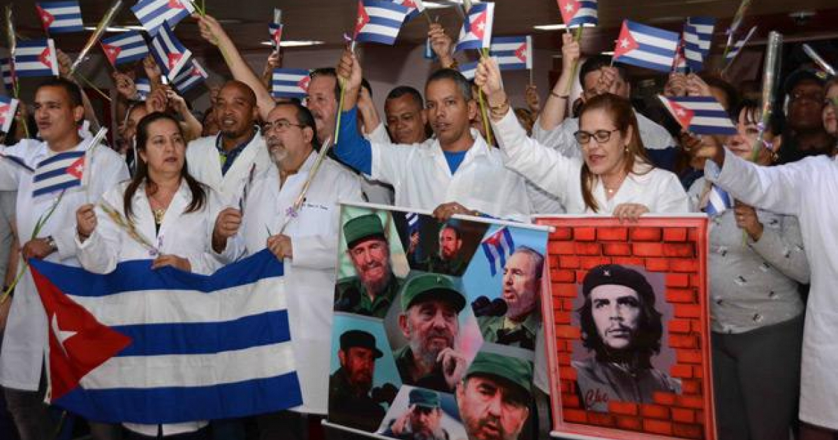 Médicos cubanos regresan de una misión en el extranjero (Imagen de archivo) © ACN