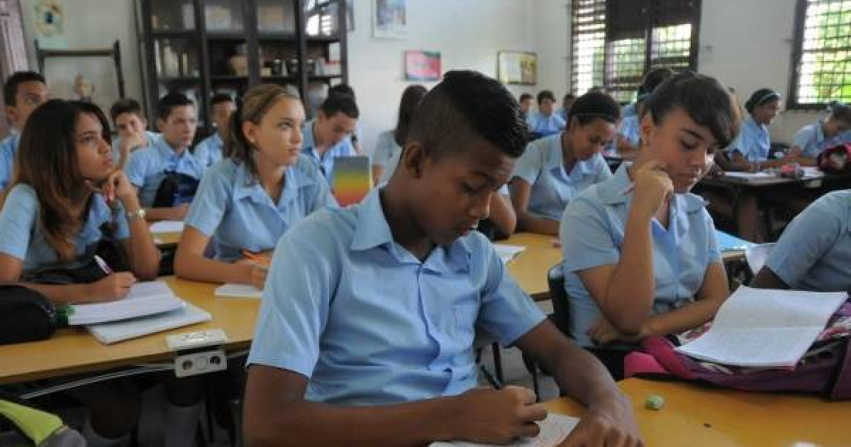Estudiantes de preuniversitario en Cuba © Juventud Rebelde