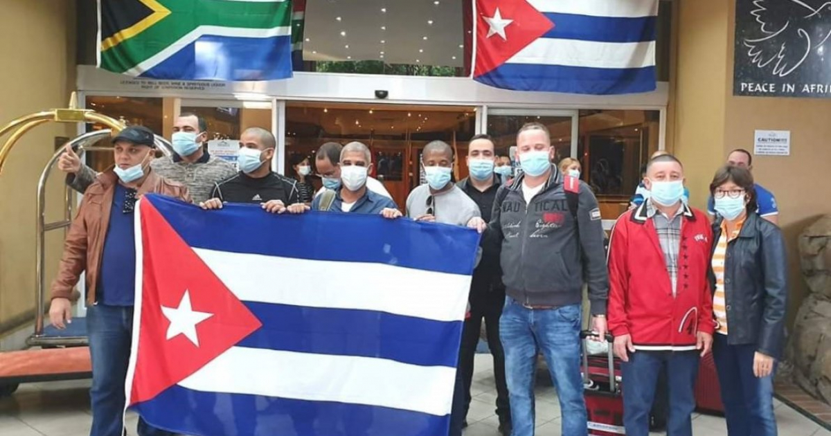 Médicos cubanos en Sudáfrica © EmbassyCuba_in_ZA/ Twitter
