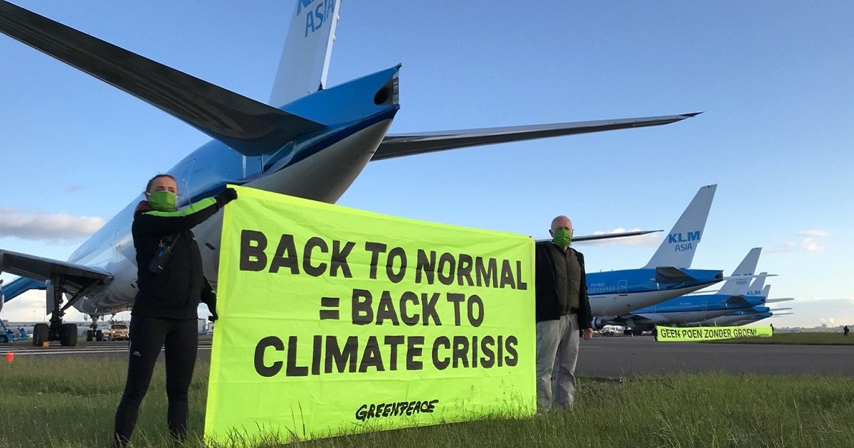 Mensaje de Greenpeace: "Volver a lo normal es volver a la crisis del clima" © Twitter / Greenpeace NL