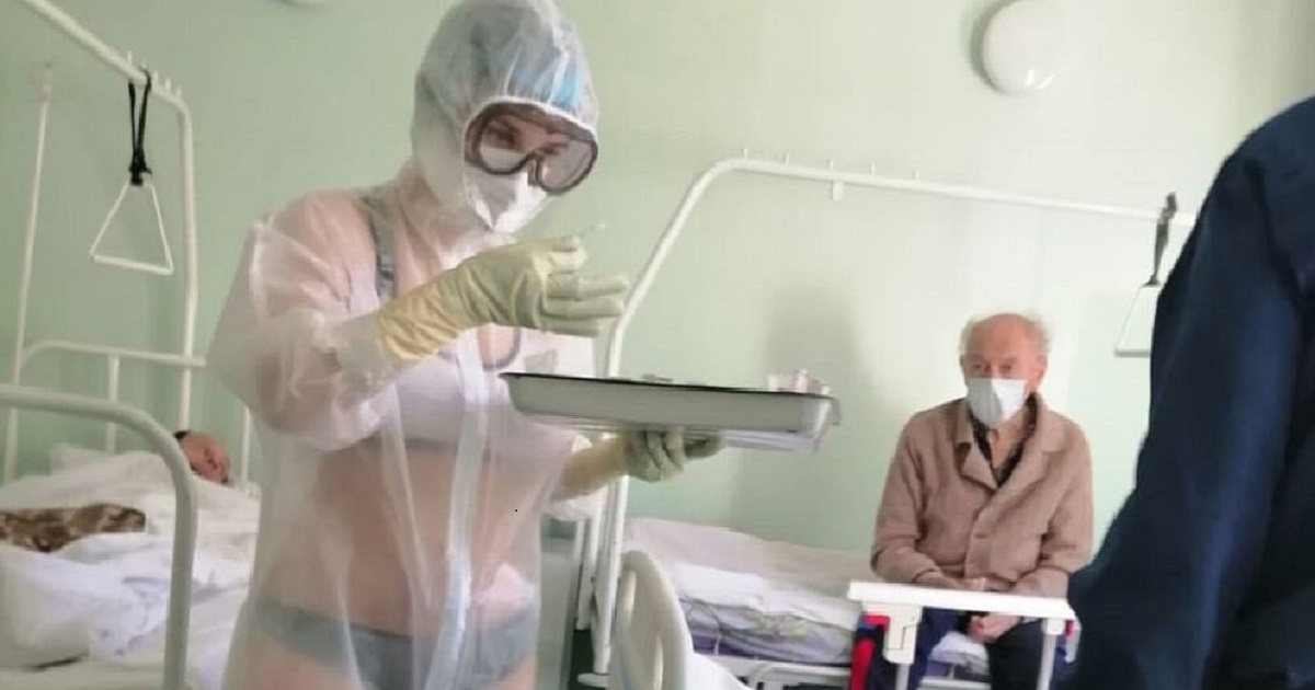 Foto de la enfermera en el Hospital Clínico Regional de Tula. © Twitter