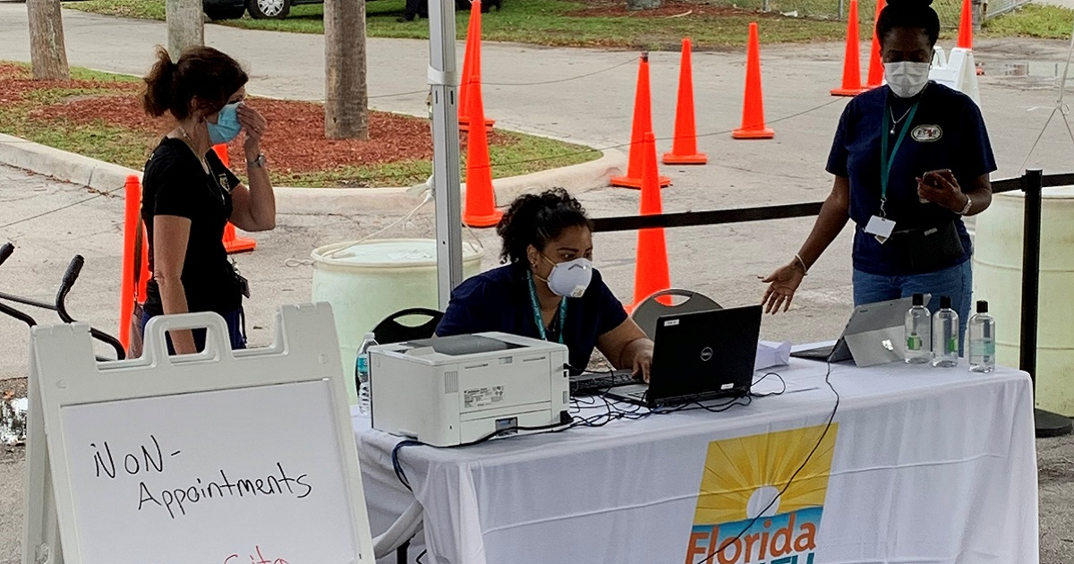 Sitio de pruebas de coronavirus en Broward, Florida. © Twitter / Ron DeSantis