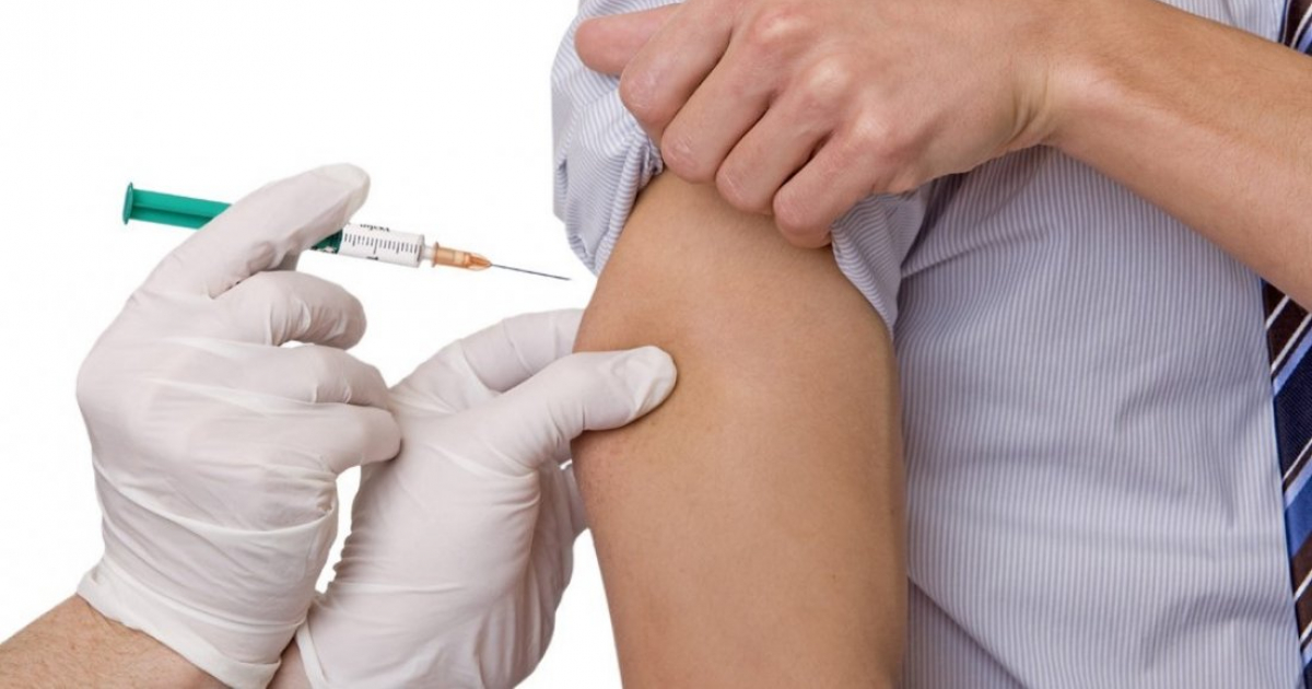 Vacuna a una persona (Imagen referencial) © Flickr/ Tina Franklin