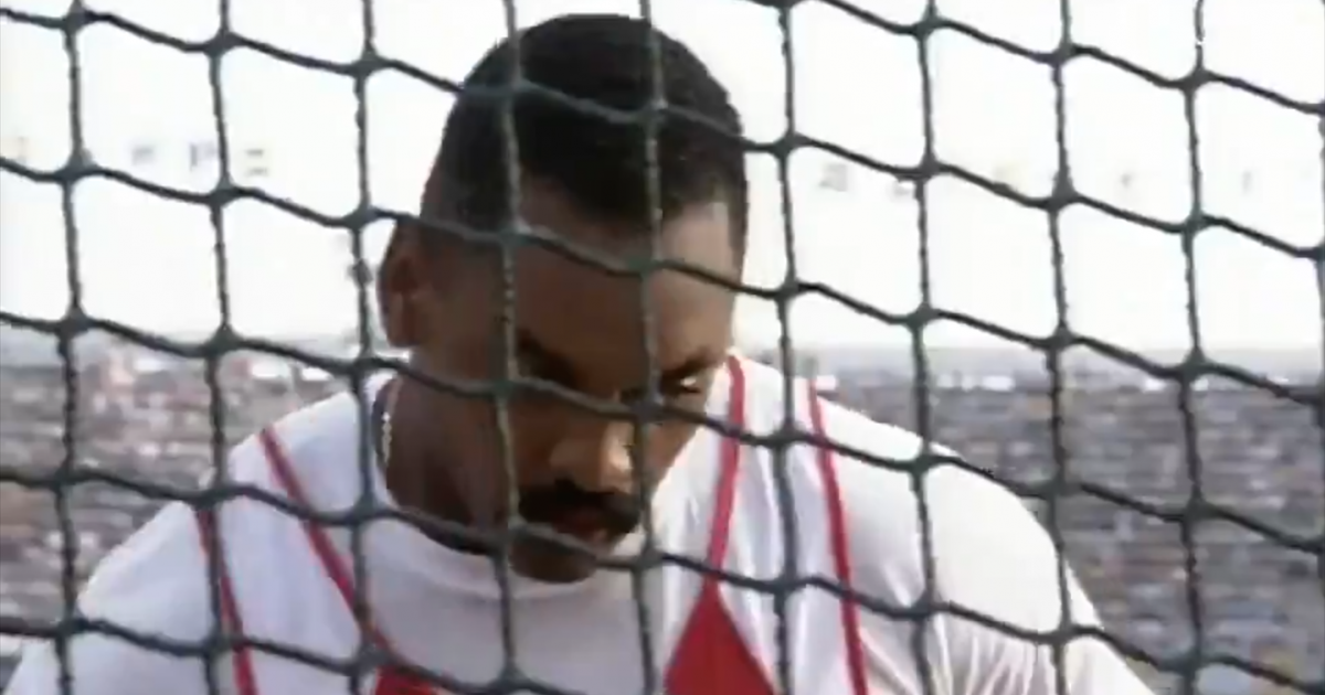 El discóbolo cubano Roberto Moya, en las Olimpiadas de 1992 © Twitter