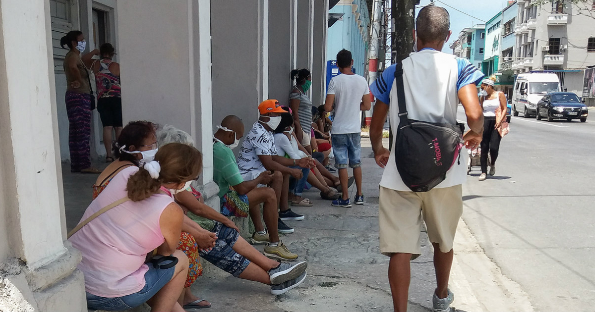 Personas con nasobucos en Cuba © CiberCuba