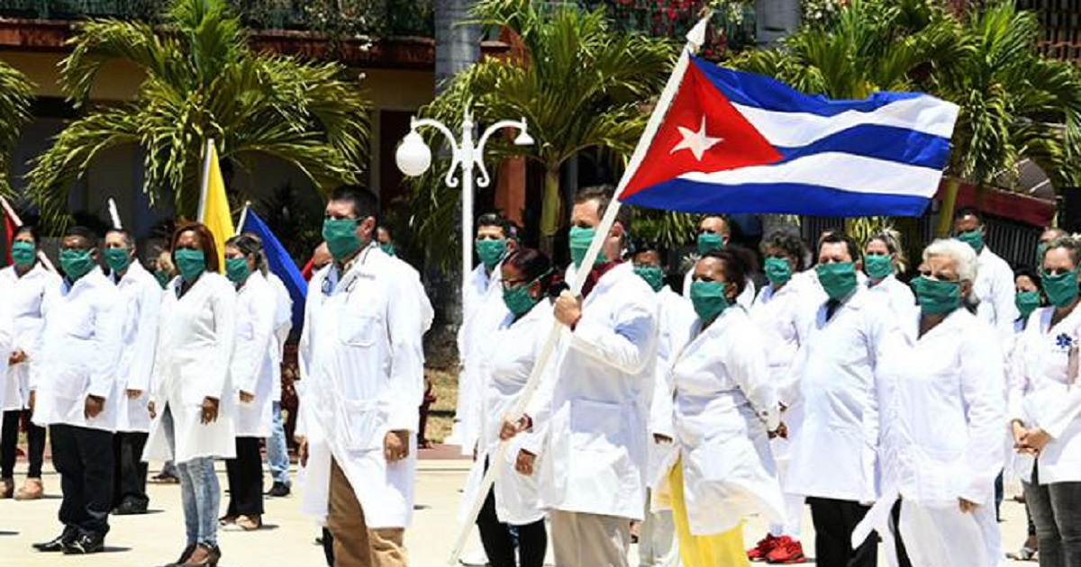 Médicos cubanos enviados a Angola para apoyar labores frente a la pandemia del coronavirus. © Twitter / Bruno Rodríguez Parrilla