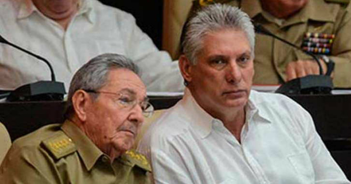 Raúl Castro y Miguel Díaz-Canel © Prensa Latina