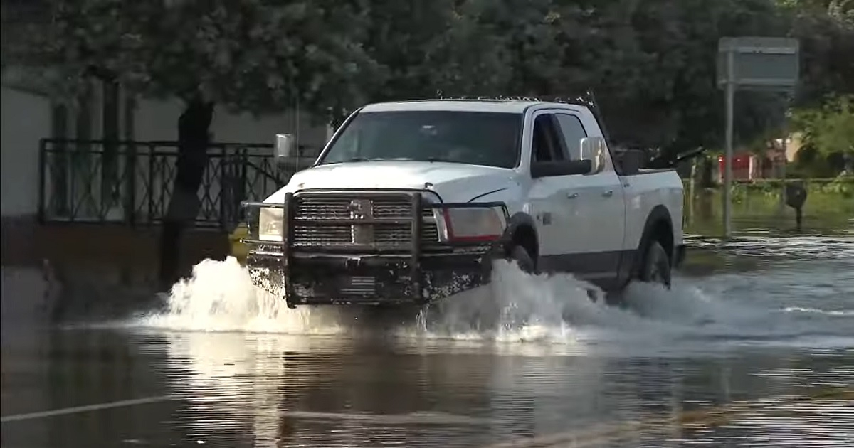 Inundaciones en Miami por lluvias la semana pasada. © Captura de Youtube / Local 10 News
